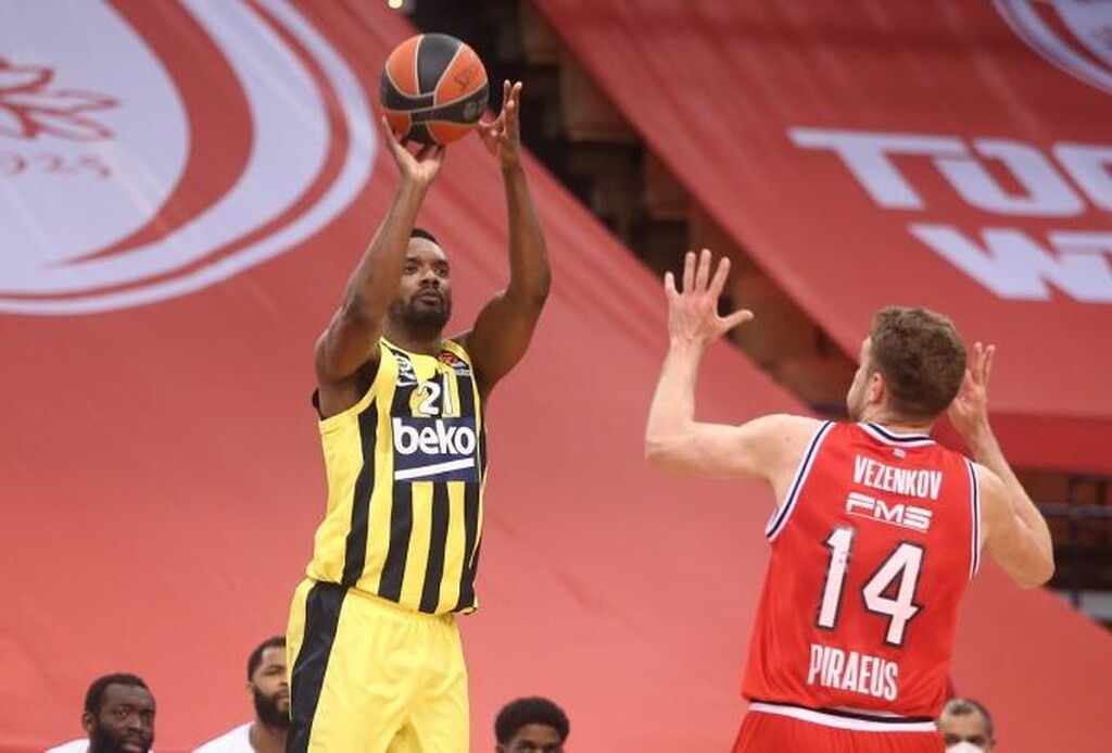Ρωσικός «εμφύλιος» για Πιέρ (video+photos)