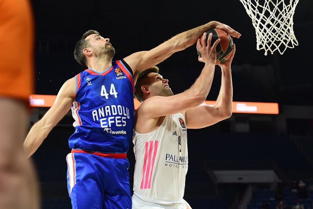 Αναντολού Εφές-Ρεάλ 91-68: Ασταμάτητη με Λάρκιν-Μίτσιτς!