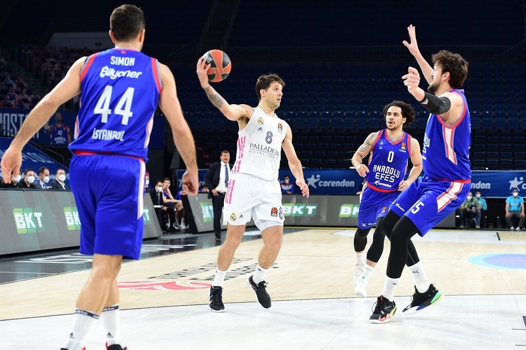 Αναντολού Εφές-Ρεάλ 91-68: Ασταμάτητη με Λάρκιν-Μίτσιτς!