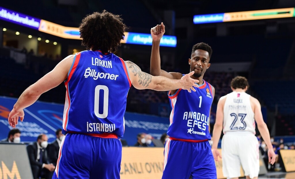 Αναντολού Εφές-Ρεάλ 91-68: Ασταμάτητη με Λάρκιν-Μίτσιτς!