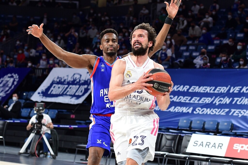Αναντολού Εφές-Ρεάλ 91-68: Ασταμάτητη με Λάρκιν-Μίτσιτς!