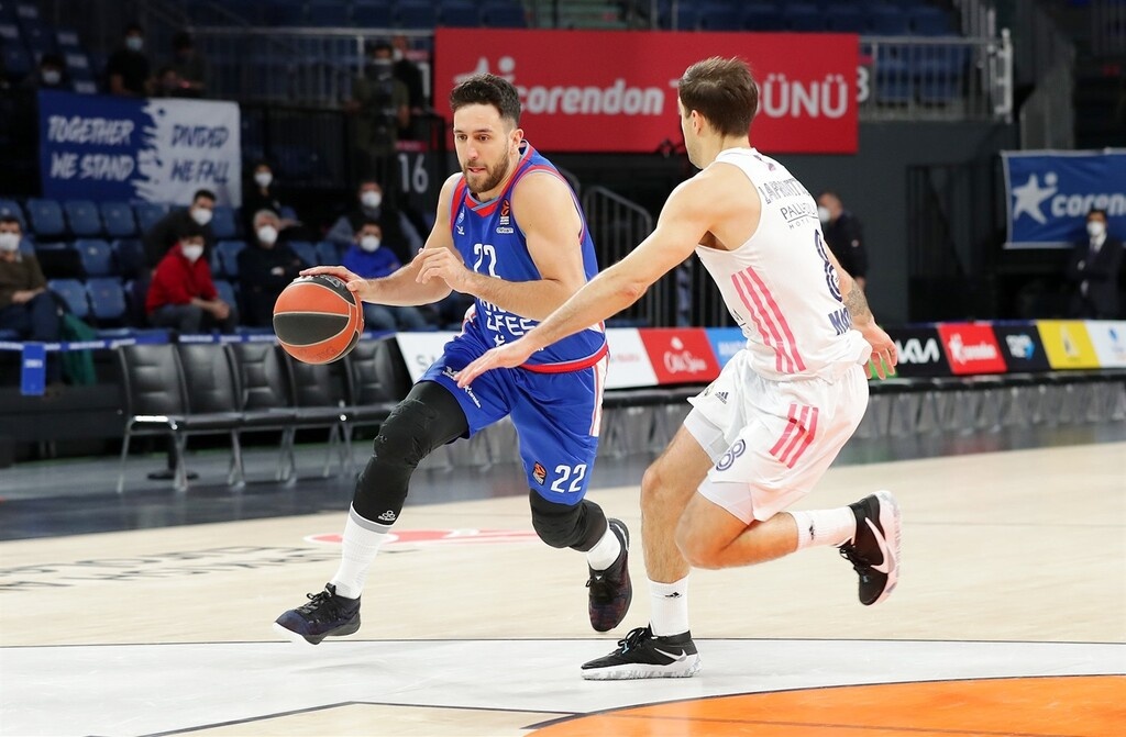 Αναντολού Εφές-Ρεάλ 91-68: Ασταμάτητη με Λάρκιν-Μίτσιτς!