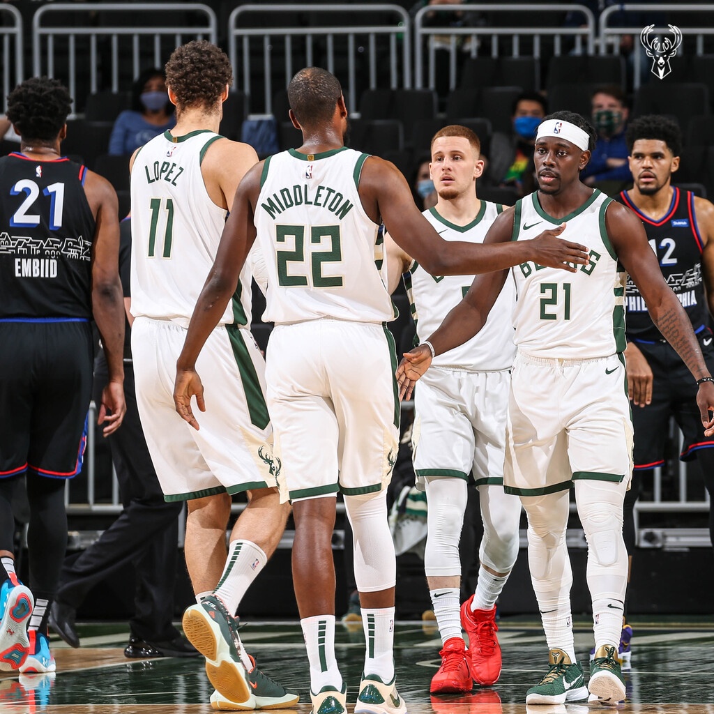 NBA: Οι Μπακς με σούπερ Giannis νίκησαν τους Σίξερς (photos+video)