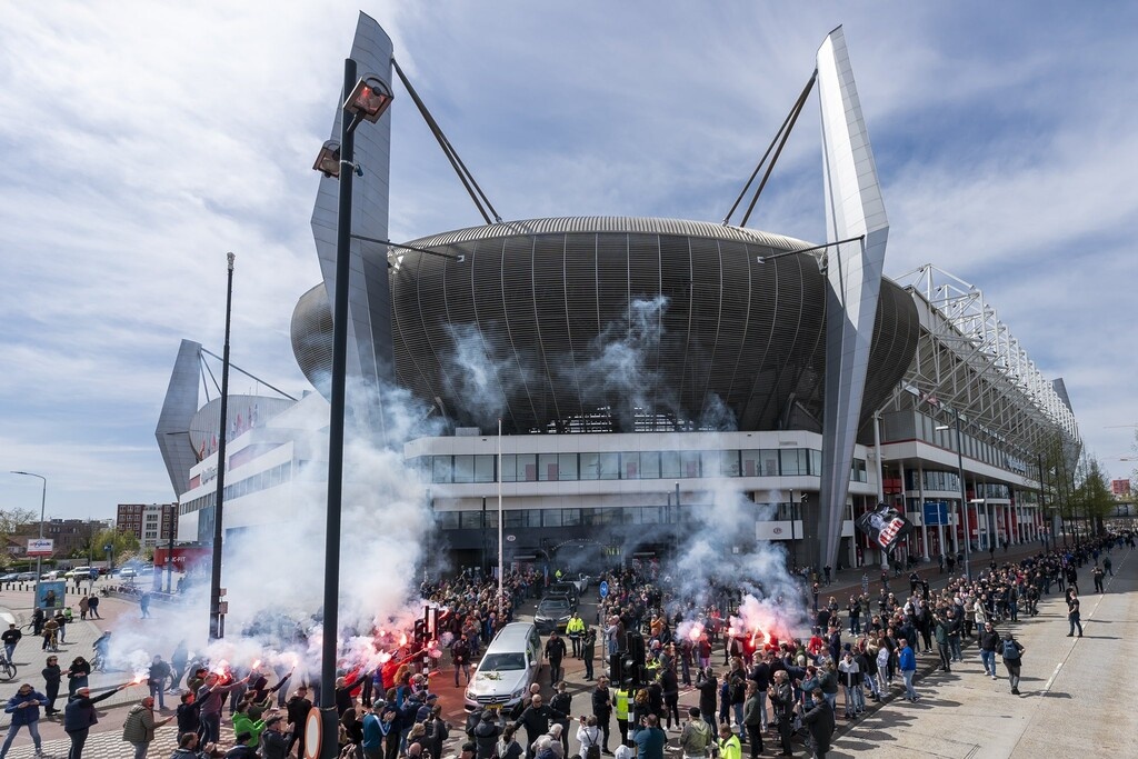 Eredivisie: Βλέπουν τον… γκρεμό Γιακουμάκης και αδερφοί Δώνης – Χιλιάδες οπαδοί στο γήπεδο! (video)
