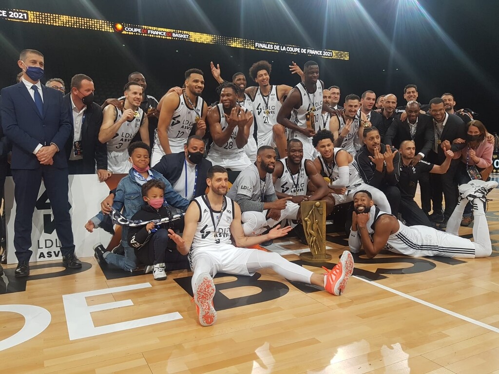Σήκωσε το Κύπελλο στην Γαλλία η Βιλερμπάν (video+photos)