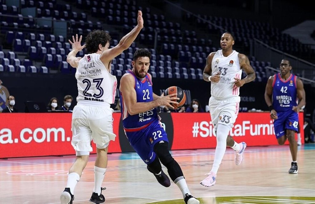 Ρεάλ Μαδρίτης-Εφές 80-76: Έμεινε «ζωντανή» με μυθική ανατροπή (videos)
