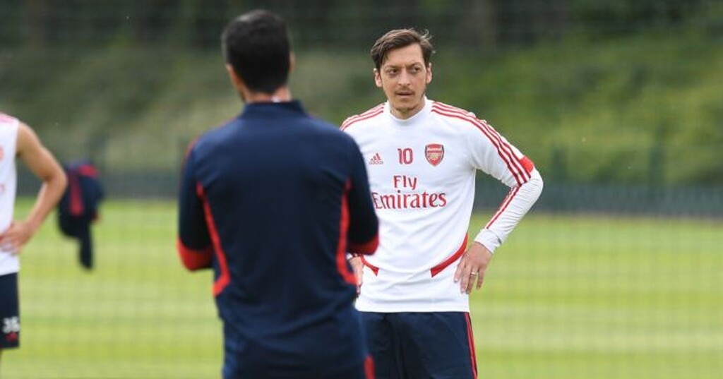 Άρσεναλ: Ακόμα... πληρώνει τον Οζίλ (photos)