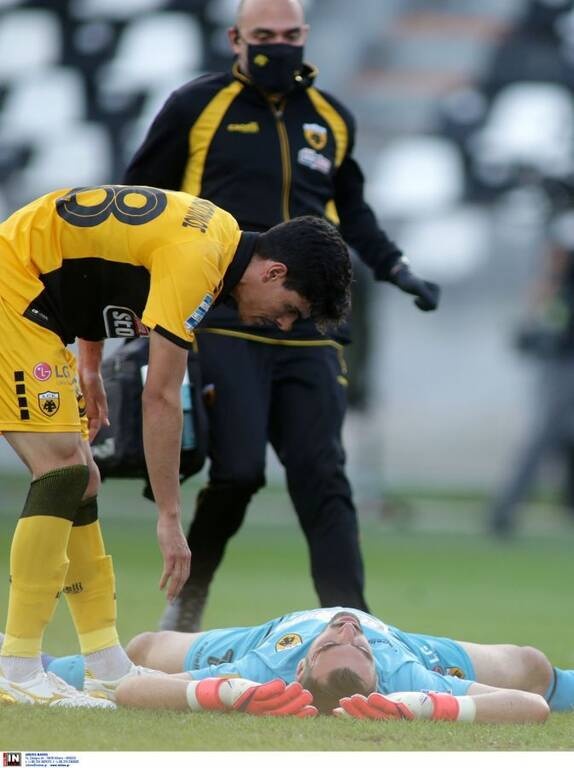 ΠΑΟΚ-ΑΕΚ: Απίθανη διπλή επέμβαση από τον... αιμόφυρτο Τσιντώτα (video+photos)