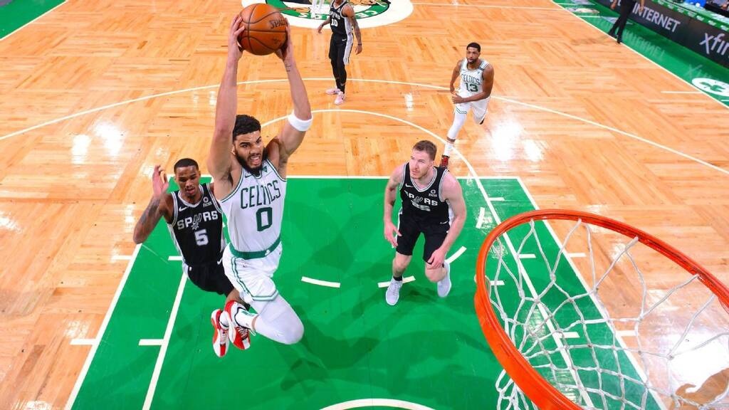 NBA: Η 60άρα του Τέιτουμ (video+photos)