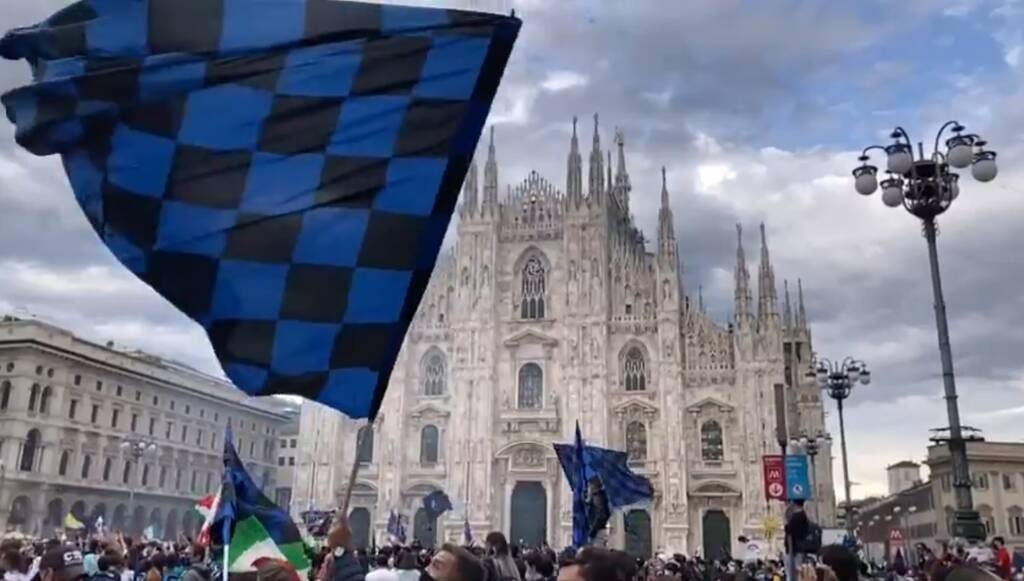 «Κάηκε» το Μιλάνο για την πρωταθλήτρια Ίντερ (photos+video)