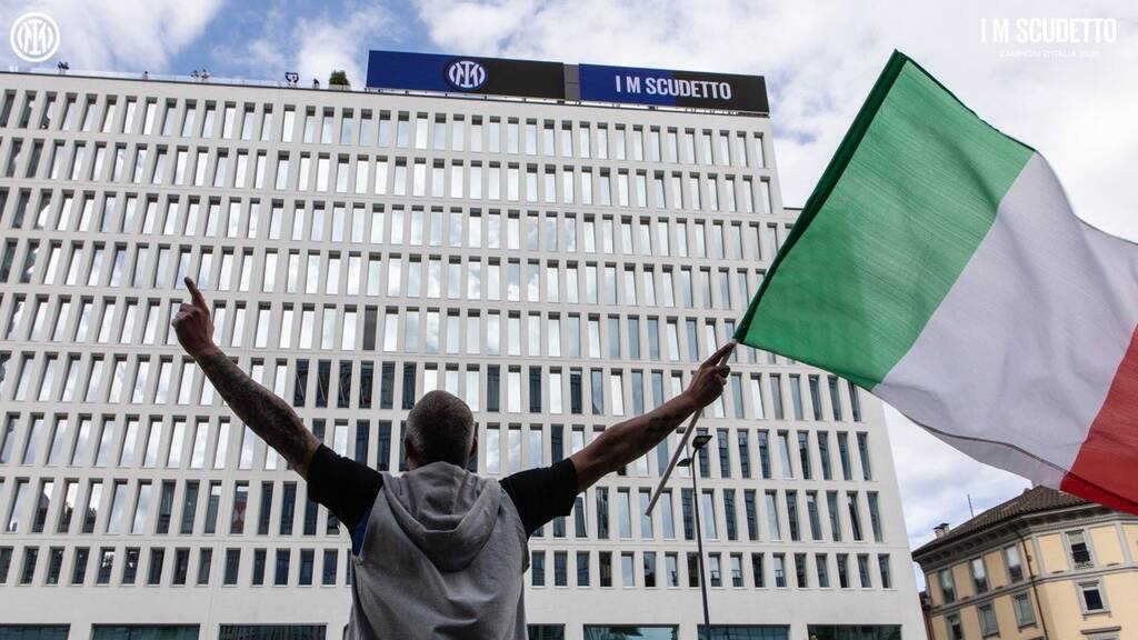 «Κάηκε» το Μιλάνο για την πρωταθλήτρια Ίντερ (photos+video)