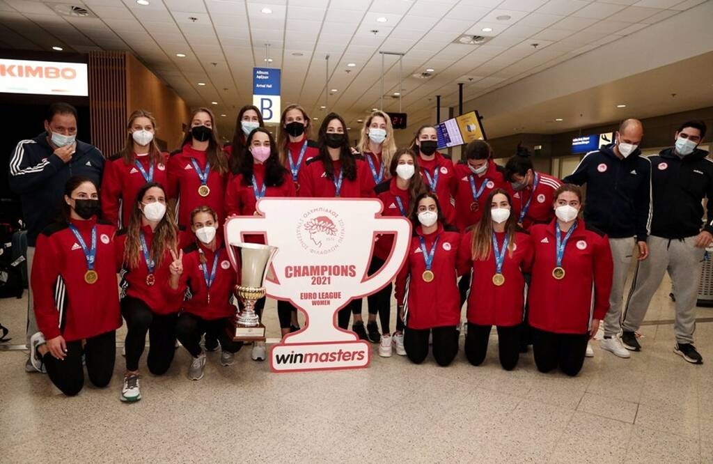 Ολυμπιακός: Θερμή υποδοχή στις πρωταθλήτριες Ευρώπης (photos)