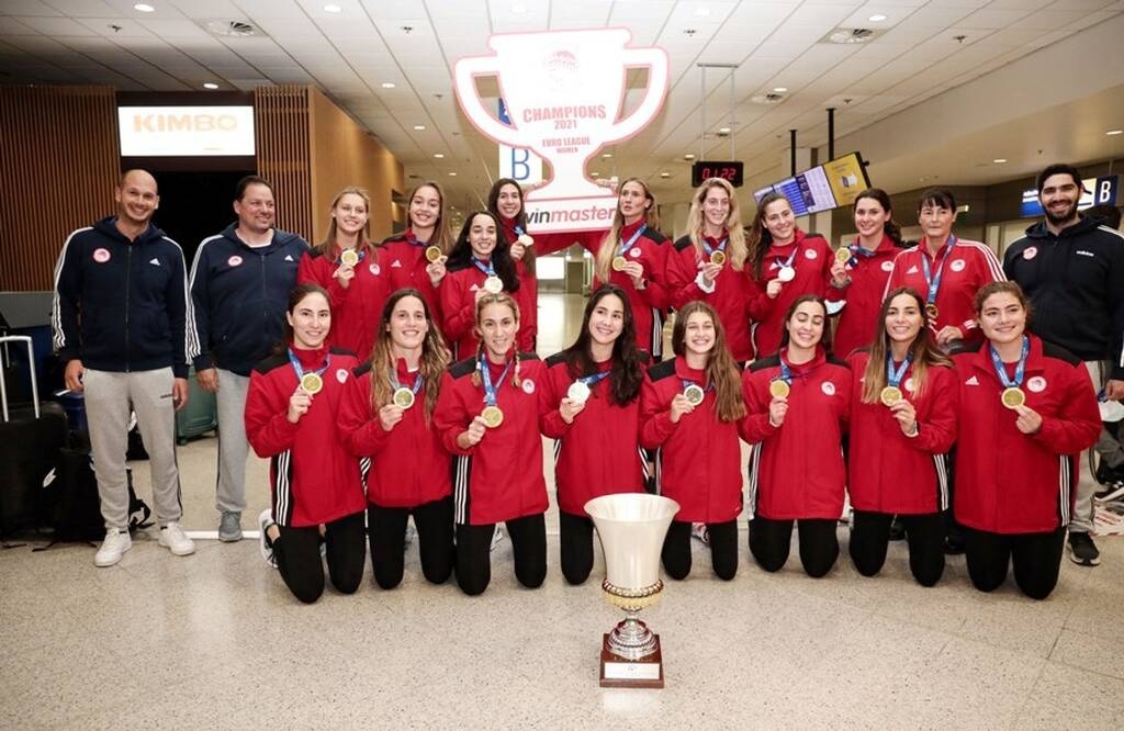 Ολυμπιακός: Θερμή υποδοχή στις πρωταθλήτριες Ευρώπης (photos)