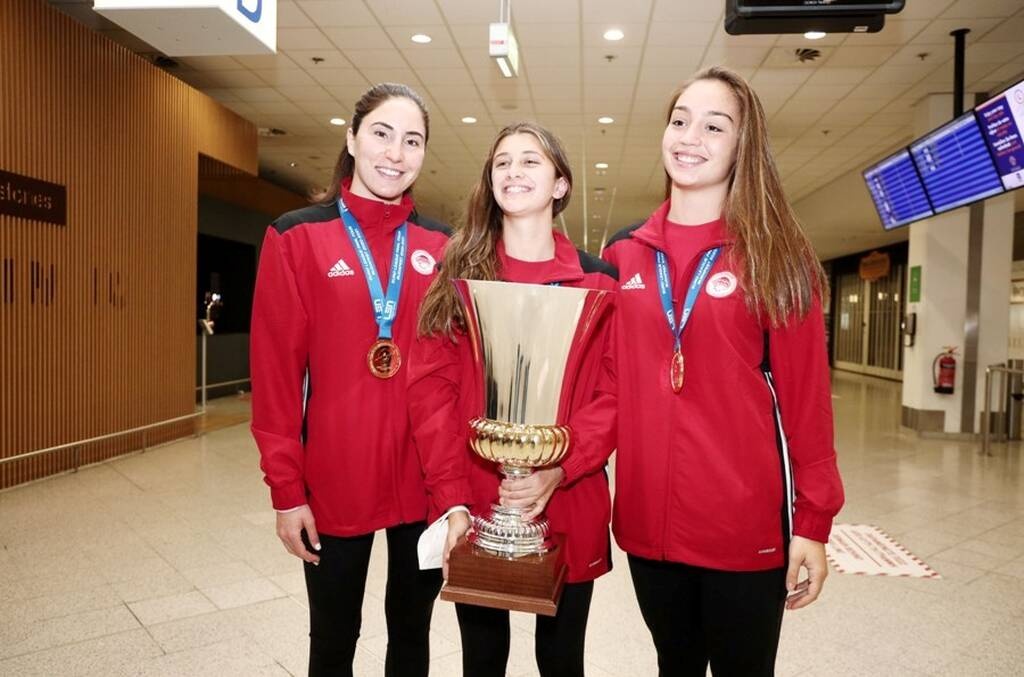 Ολυμπιακός: Θερμή υποδοχή στις πρωταθλήτριες Ευρώπης (photos)