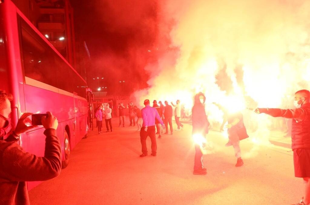 Ολυμπιακός: Θερμή υποδοχή στις πρωταθλήτριες Ευρώπης (photos)