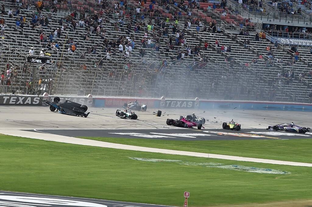 Απίστευτο ατύχημα σε αγώνα Indycar στο Τέξας με επτά αυτοκίνητα (photos+video)