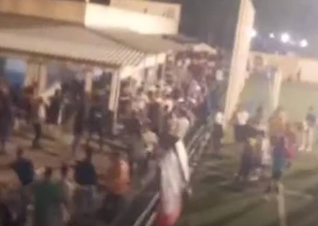 Τρομερά επεισόδια σε αγώνα στη Σεβίλλη με 15 τραυματίες (video)