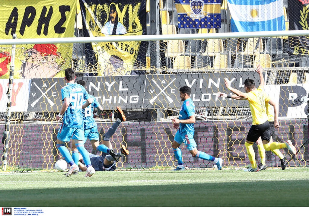 Άρης-Ολυμπιακός: Με καραμπόλα ο Μάνος το 1-0, παρά την τρομερή προσπάθεια του Τζολάκη (video)