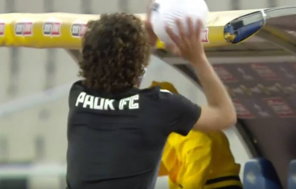 ΑΕΚ-ΠΑΟΚ: Απίθανος Ουάρντα πριν τη σέντρα - Έκανε τα... δικά του στο ΟΑΚΑ