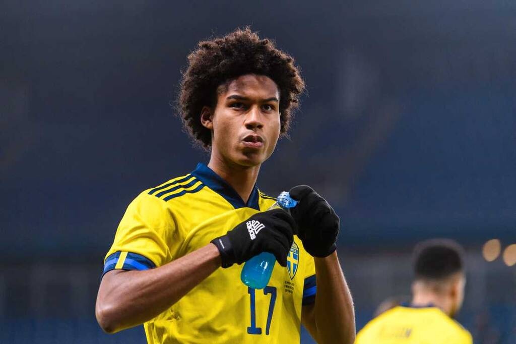 Ολυμπιακός: Ένας «Βίκινγκ» για τα χαφ (photos+video)