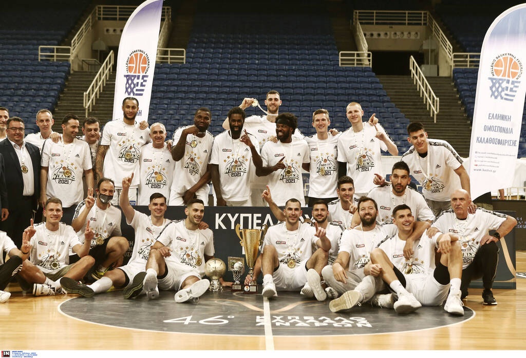 Η απονομή του Κυπέλλου στον Παναθηναϊκό - Φώναξε τον Βουγιούκα ο Παπαπέτρου (video+photos)