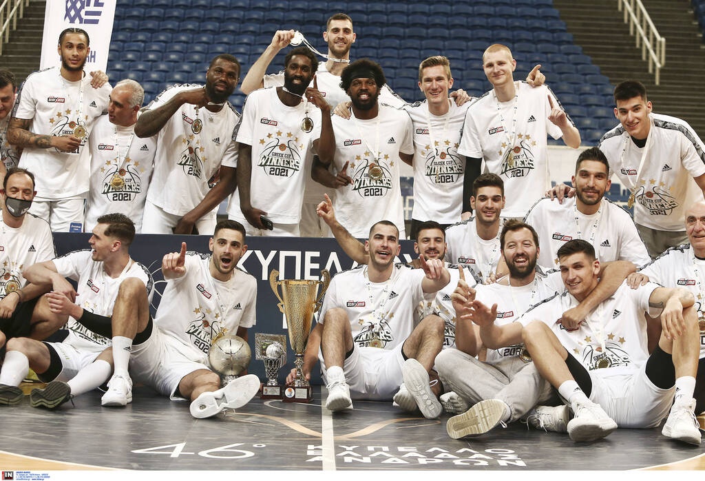 Η απονομή του Κυπέλλου στον Παναθηναϊκό - Φώναξε τον Βουγιούκα ο Παπαπέτρου (video+photos)