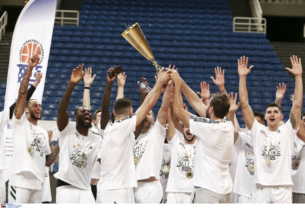 Η απονομή του Κυπέλλου στον Παναθηναϊκό - Φώναξε τον Βουγιούκα ο Παπαπέτρου (video+photos)