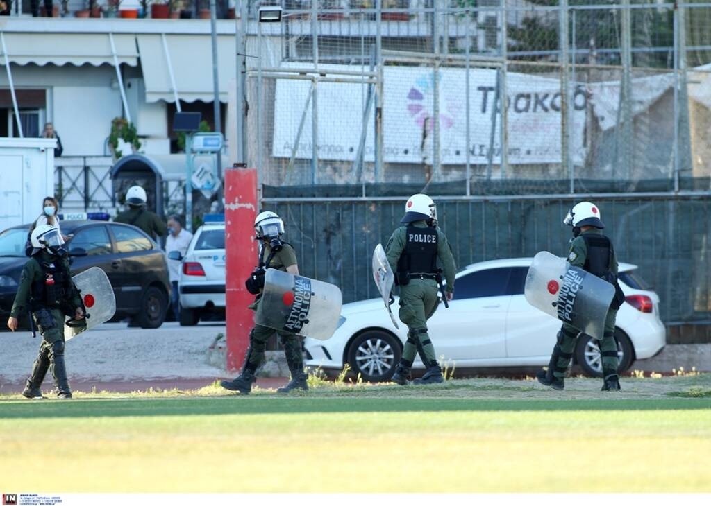 Πανικός στη Νέα Σμύρνη - Επεισόδια πριν και μετά το Πανιώνιος-Ηλιούπολη (photos+video)