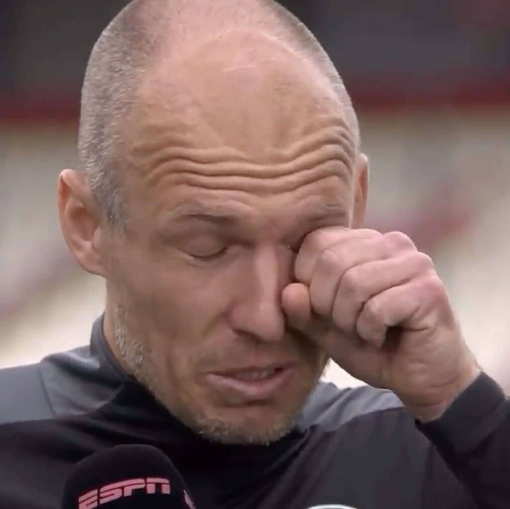 Άριεν Ρόμπεν: Η τέχνη δεν ξεχνιέται-Γύρισε με δύο ασίστ! (Video+Photos)