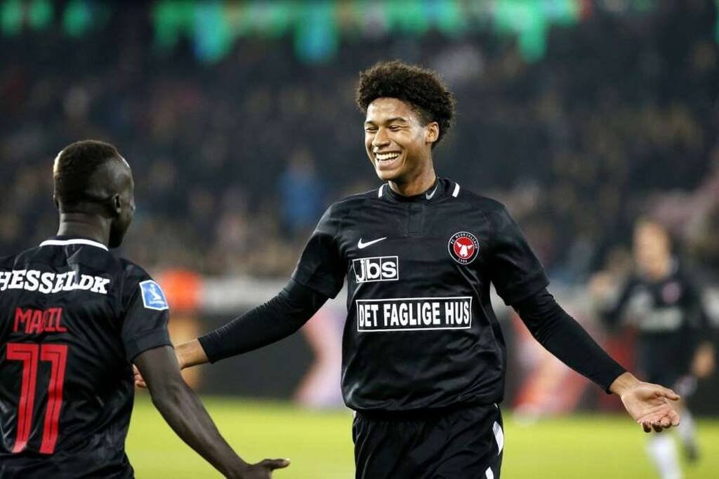 Ολυμπιακός: Ένας «Βίκινγκ» για τα χαφ (photos+video)