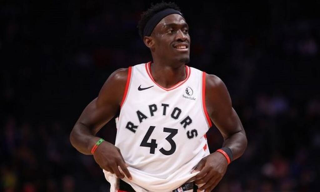 Η συγκινητική κίνηση του Σιάκαμ - Έκανε δώρο σπίτι στην μάνα του (video+photos)