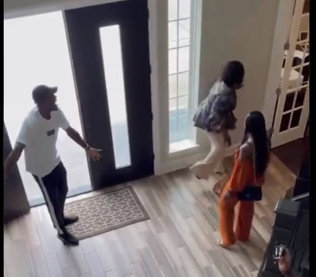 Η συγκινητική κίνηση του Σιάκαμ - Έκανε δώρο σπίτι στην μάνα του (video+photos)