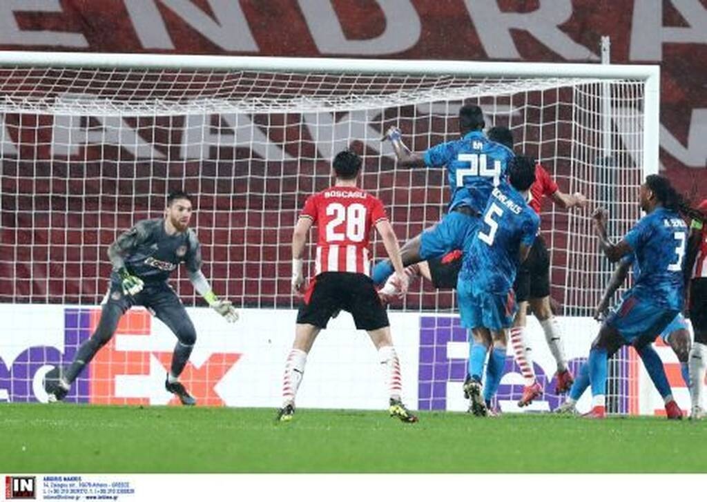 Τρόμος για τον παίκτη που έβαλε 4 γκολ στον Ολυμπιακό - Έφυγε από το πούλμαν πριν πάει στο γήπεδο