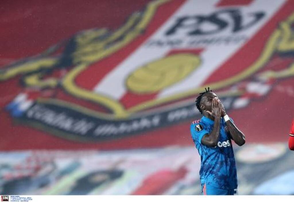 Τρόμος για τον παίκτη που έβαλε 4 γκολ στον Ολυμπιακό - Έφυγε από το πούλμαν πριν πάει στο γήπεδο