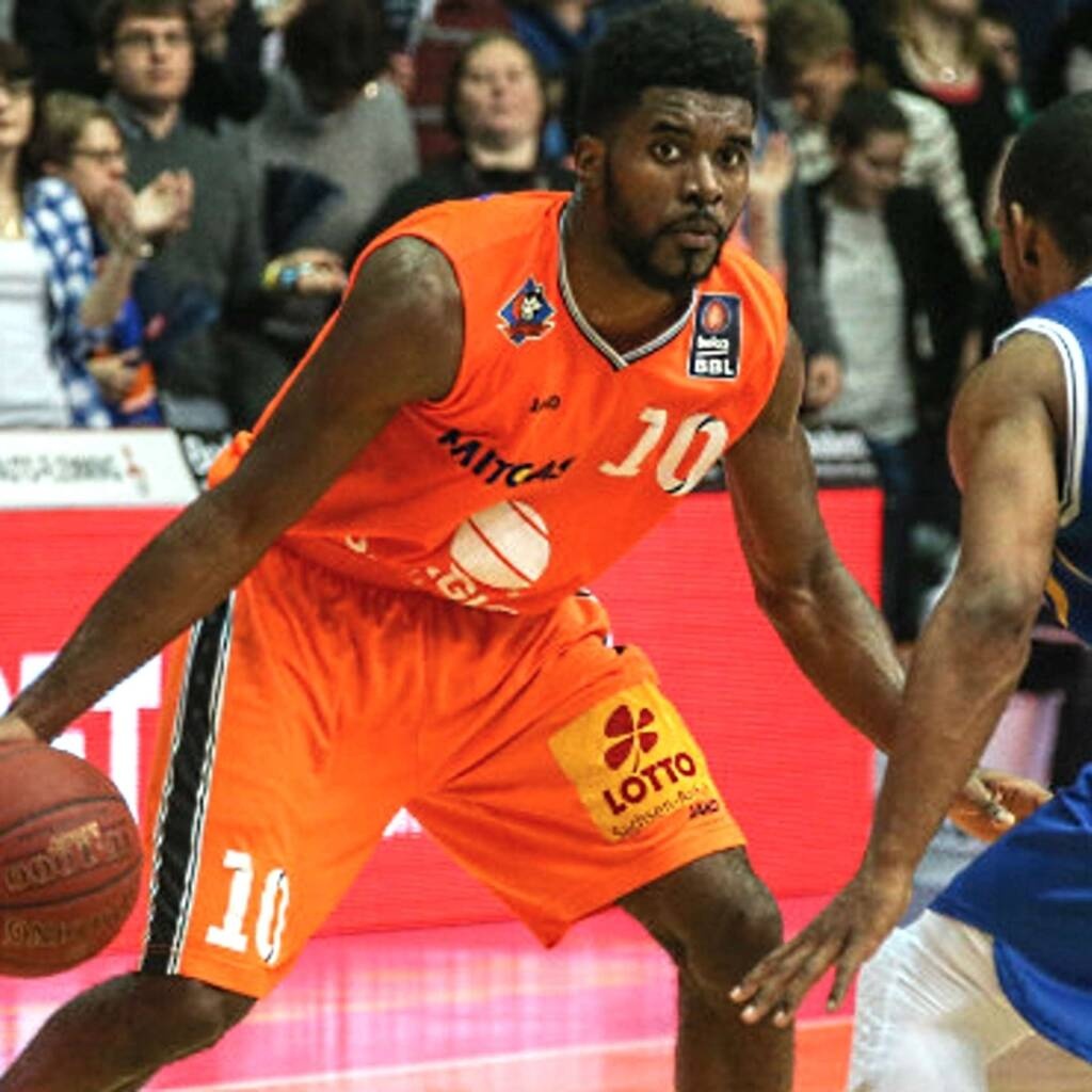 Μπασκόνια: Ενίσχυση στα γκαρντ με Μασενάτ (photos+video)