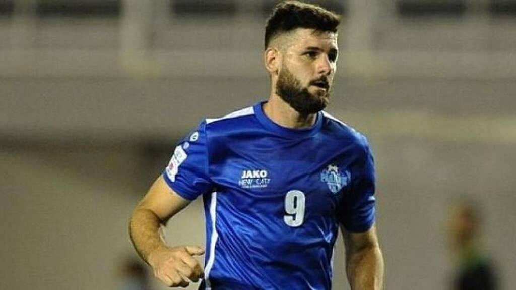 «Μάχη» ΑΕΚ-Ολυμπιακού για «μπομπέρ» (photos+video)
