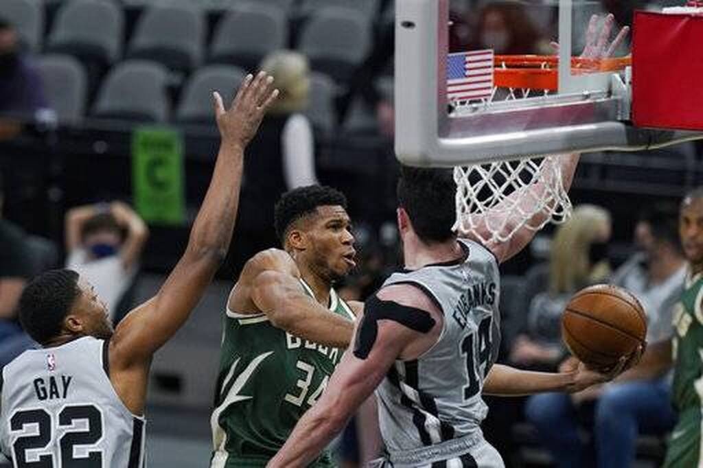 NBA: Βαριά ήττα για Μπακς από Σπερς - Πάλευε μόνος ο Γιάννης (photos+video)