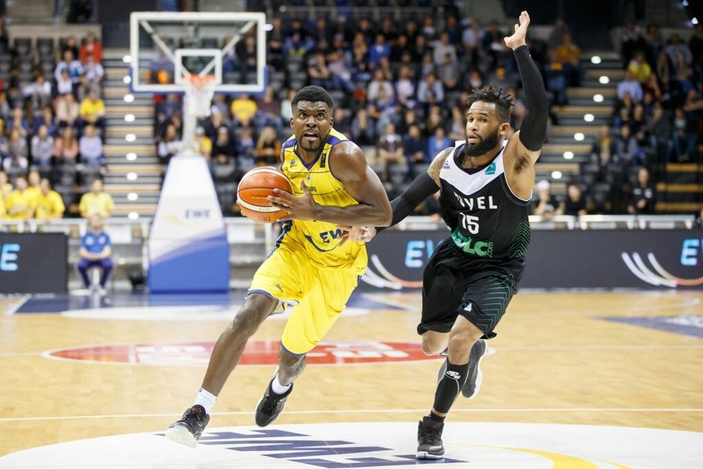 Μπασκόνια: Ενίσχυση στα γκαρντ με Μασενάτ (photos+video)