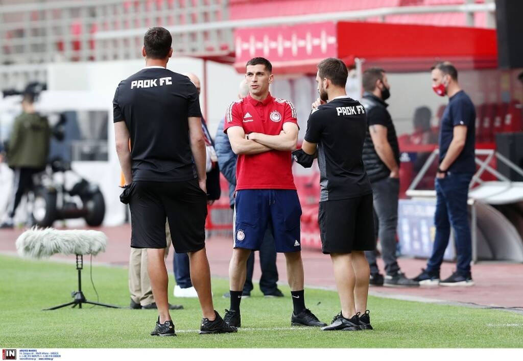 Ολυμπιακός-ΠΑΟΚ: Κόσμος έξω από το γήπεδο - Αγνόησαν την οδηγία της ΠΑΕ (photos)