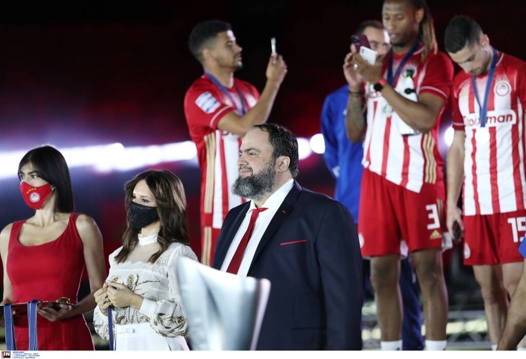 Ολυμπιακός: Η στιγμή της απονομής - Έτσι σήκωσε το 46ο πρωτάθλημα (videos+photos)