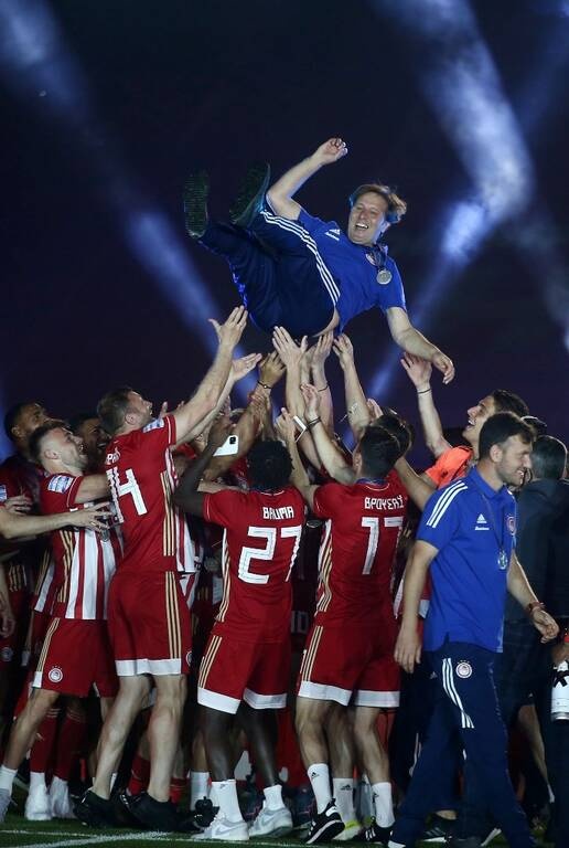 Ολυμπιακός: Σήκωσαν τον Μαρτίνς στον «αέρα» οι παίκτες - Πανικός στη φιέστα