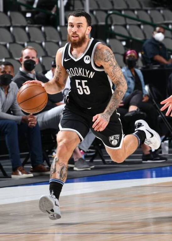 NBA: Έπεισε και μένει στο Μπρούκλιν ο Τζέιμς! (Photos)