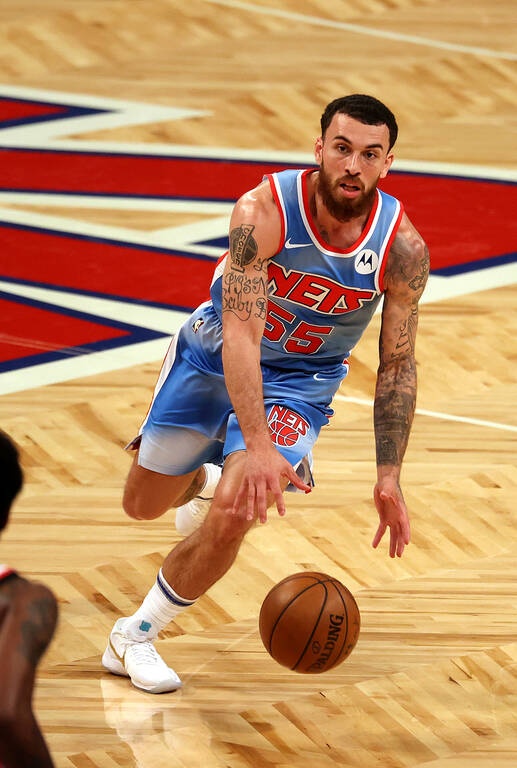 NBA: Έπεισε και μένει στο Μπρούκλιν ο Τζέιμς! (Photos)