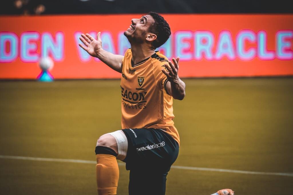 Eredivisie: Σκόραρε ο Γιακουμάκης κόντρα στον Άγιαξ, αλλά έπεσε η Φένλο! (video+photos)