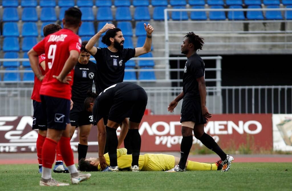 Τρίκαλα-Δόξα Δράμας: Του γύρισε η γλώσσα, αλλά συνήλθε και συνέχισε το ματς (video)