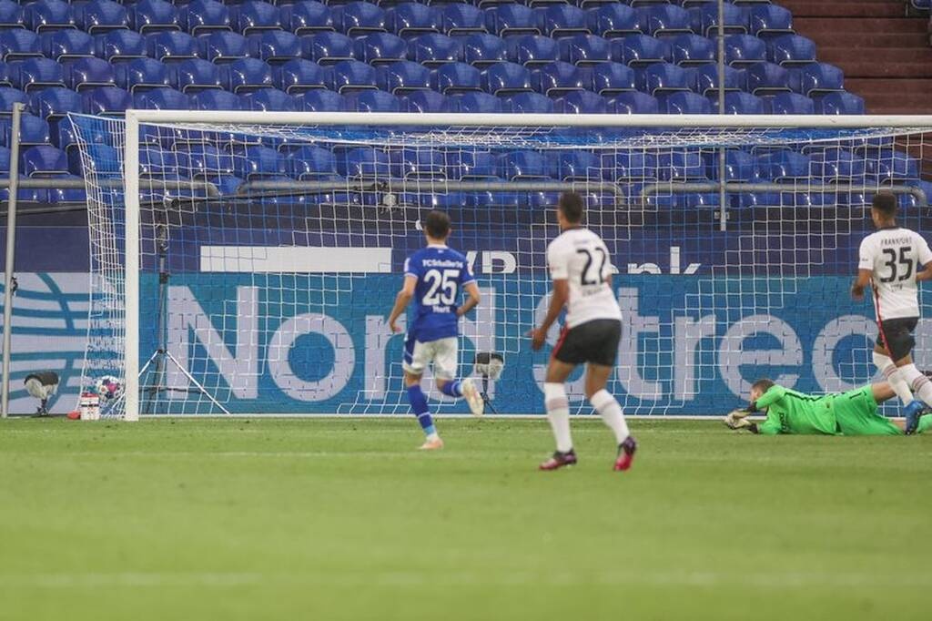 Bundesliga: Ισόπαλη η Μπάγερν στο ρεκόρ του «Λέβα» - Ήττες σοκ για Άιντραχτ, Γκλάντμπαχ (videos)