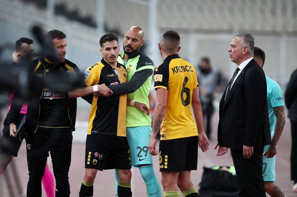 Ένταση στο φινάλε του Άρης-ΑΕΚ (photos+video)