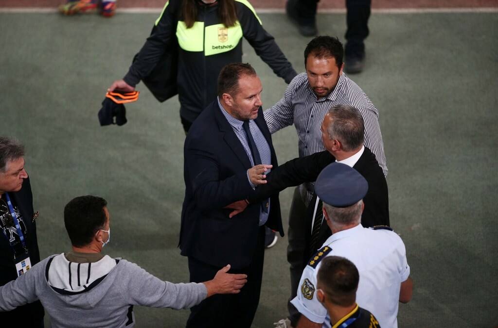 Ένταση στο φινάλε του Άρης-ΑΕΚ (photos+video)