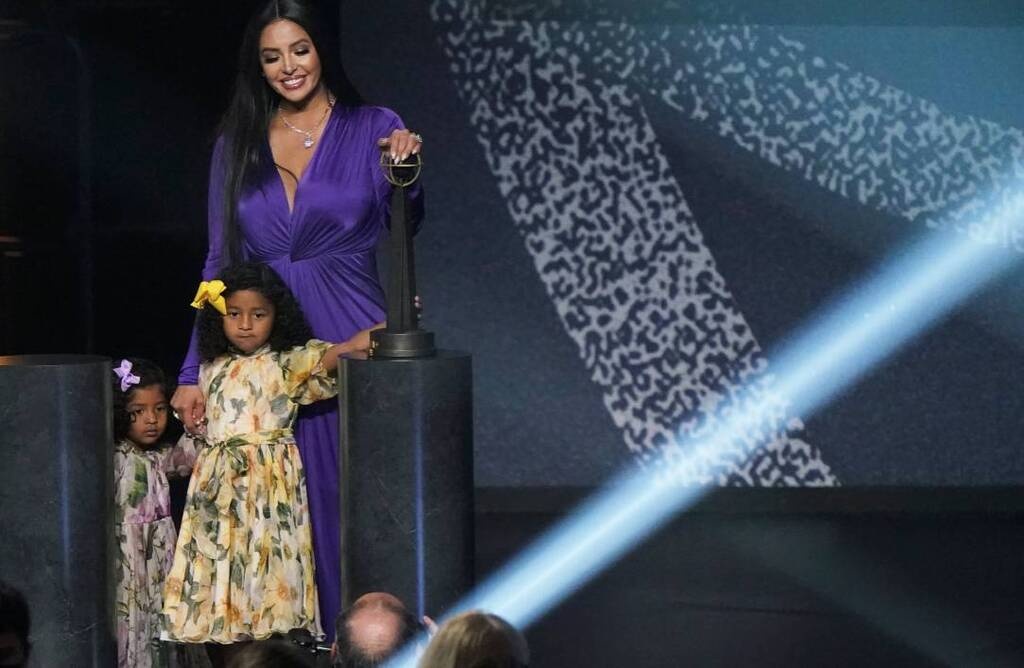 NBA: Ράγισαν καρδιές στην είσοδο του Κόμπι στο Hall Of Fame (photos+video)