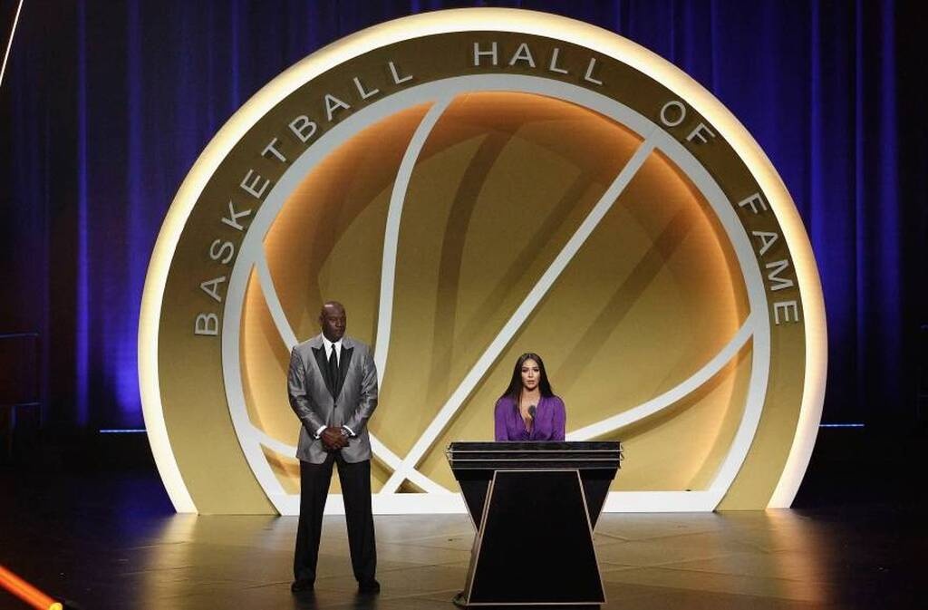 NBA: Ράγισαν καρδιές στην είσοδο του Κόμπι στο Hall Of Fame (photos+video)